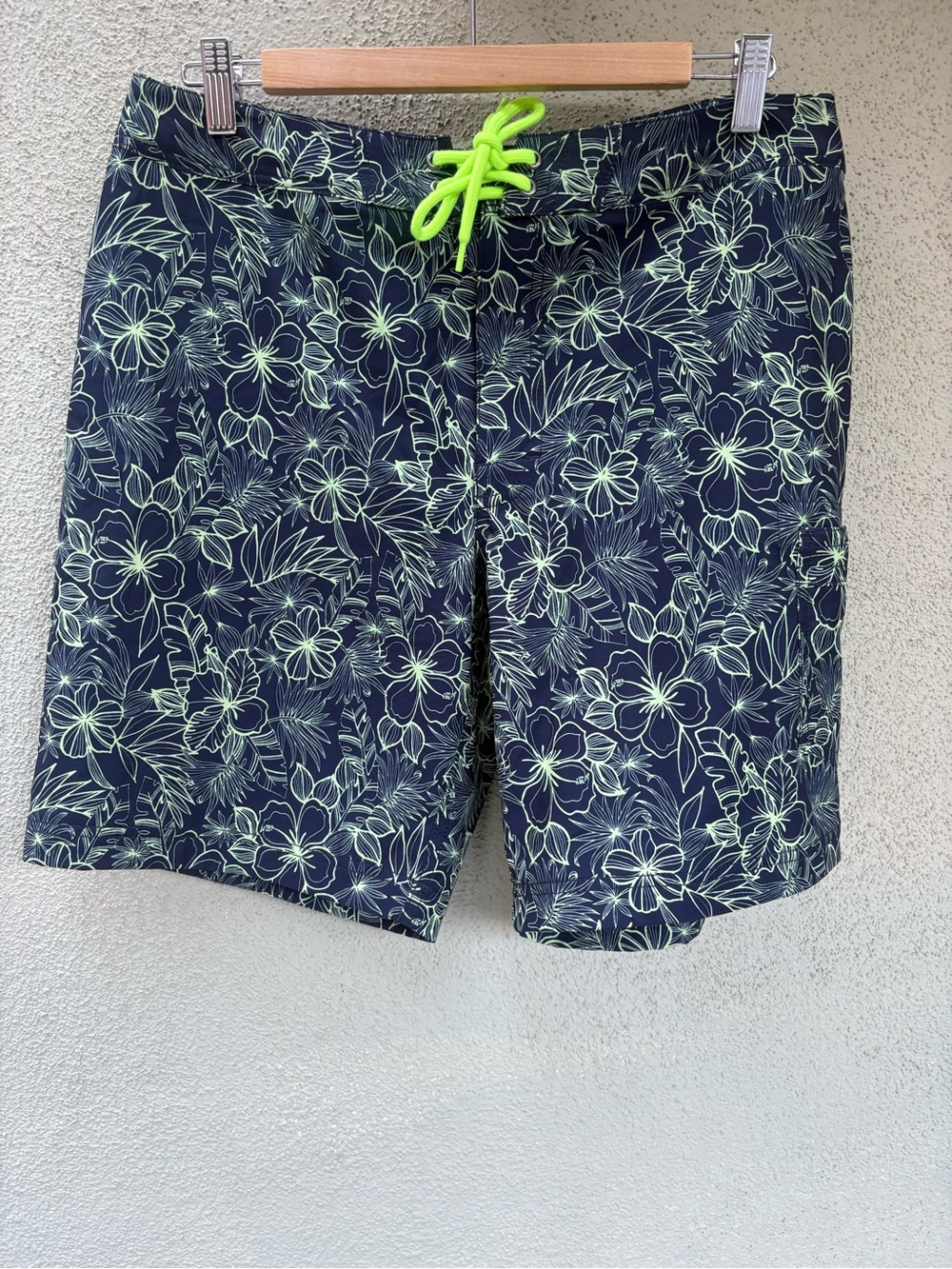 J. Crew 9” Board Shorts Size 32 NWT Navy Floral Swim Trunks with Neon Lime